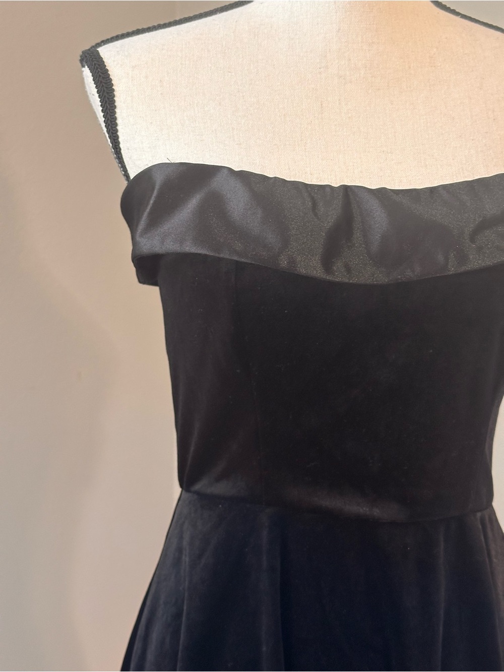 Trixxi Black Strapless Dark Romantic Velvet Burnout Festival Ruffle Mini Dress